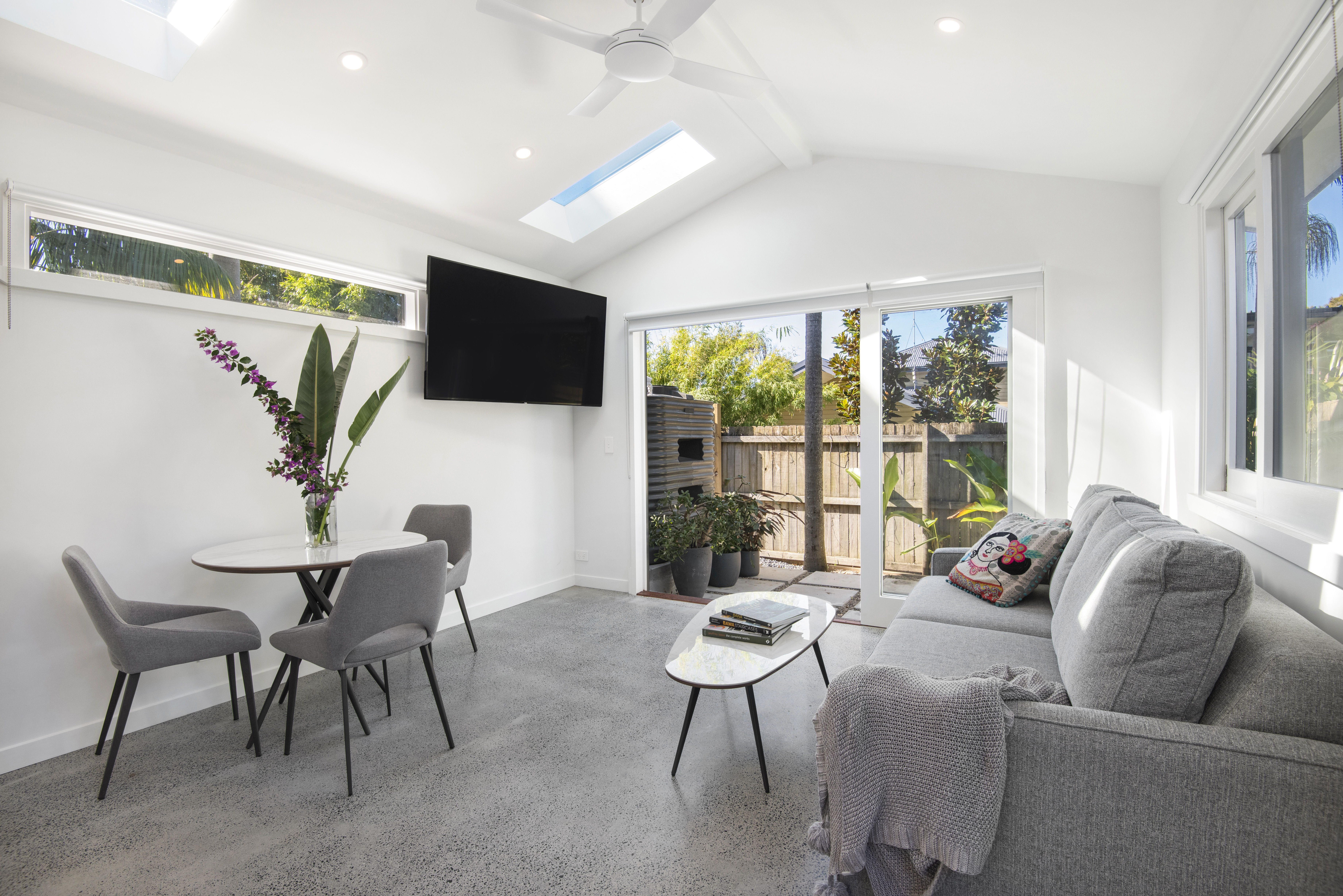 2 BARRENJOEY RD, AVALON BEACH